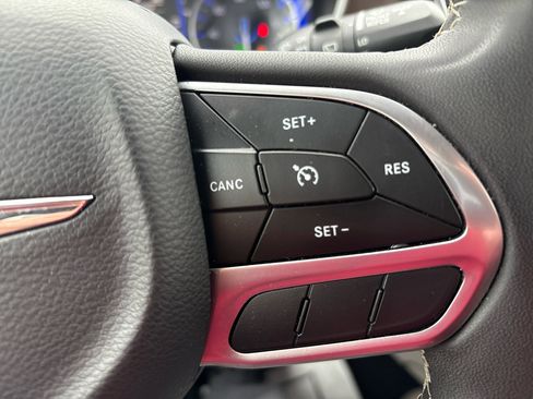 Used 2022 Chrysler Voyager LX image 12