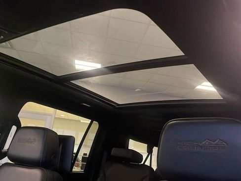 Used 2024 Chevrolet Suburban High Country w/ Advanced Technology Package image 10