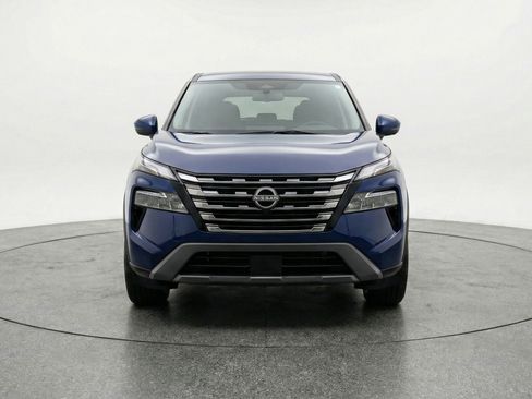 Used 2025 Nissan Rogue SV image 2