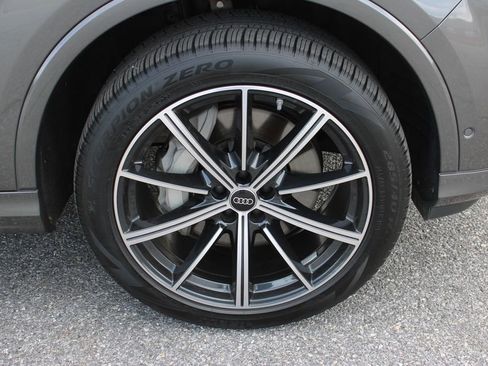 Certified 2025 Audi Q7 2.0T Premium Plus image 37