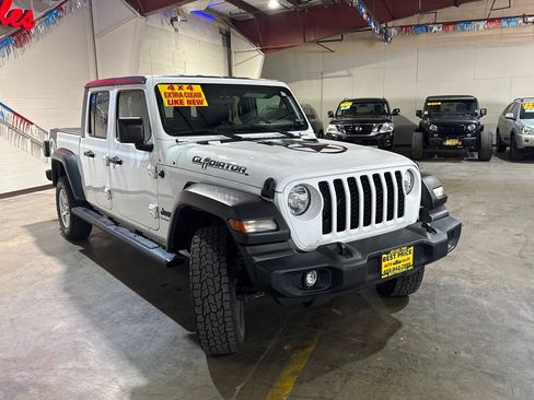 Used 2020 Jeep Gladiator Sport w/ Quick Order Package 24S AWD/4WD image 2