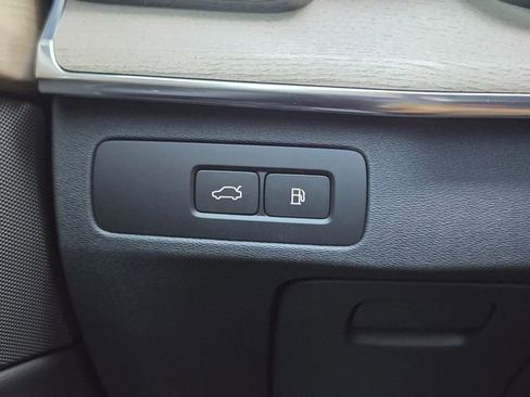 New 2025 Volvo XC90 T8 Plus w/ Protection Package Premier image 30