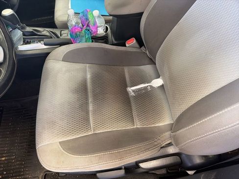 Used 2018 Toyota Corolla LE w/ LE Premium Package w/Moonroof FWD image 4