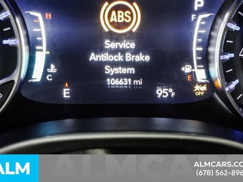 Used 2023 Chrysler Pacifica Touring-L FWD image 46