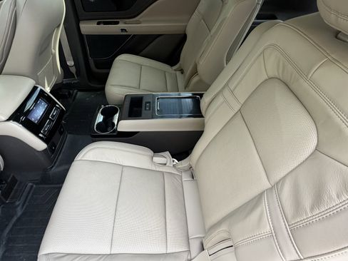 Used 2023 Lincoln Aviator Reserve w/ Equipment Group 201A AWD/4WD image 34