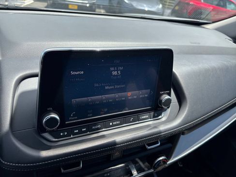 Used 2025 Nissan Rogue SV FWD image 20