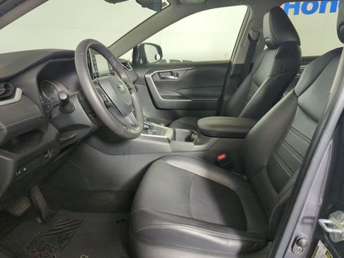 Used 2022 Toyota RAV4 XLE Premium image 7