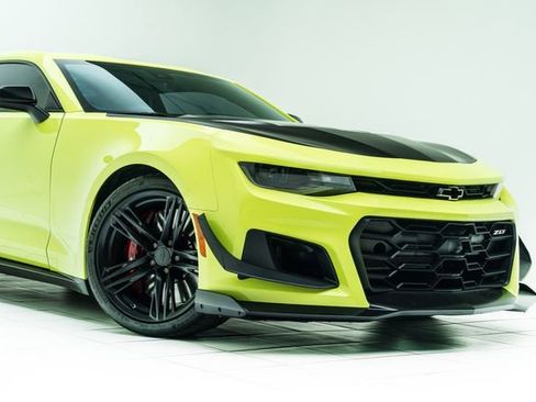 Used 2021 Chevrolet Camaro ZL1 RWD image 4