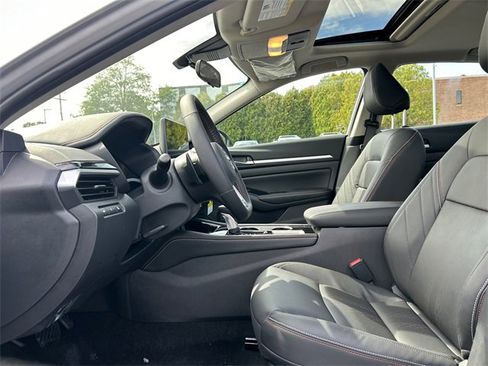 New 2025 Nissan Altima 2.5 SR w/ SR Premium Package image 11