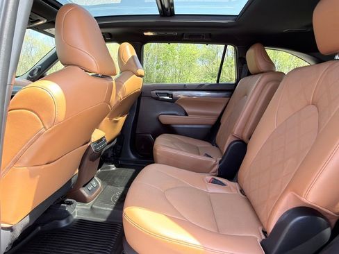 Used 2022 Toyota Highlander Platinum image 24