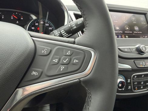 Used 2023 Chevrolet Equinox LT image 18