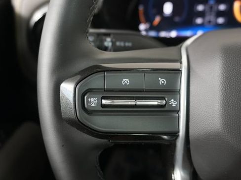 Used 2026 Chevrolet Colorado ZR2 w/ Technology Package AWD/4WD image 16