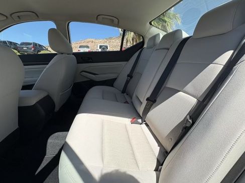 Used 2024 Nissan Altima 2.5 SV FWD image 10