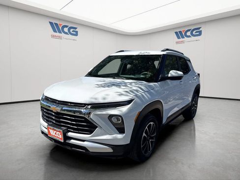 Used 2025 Chevrolet TrailBlazer LT AWD/4WD image 7