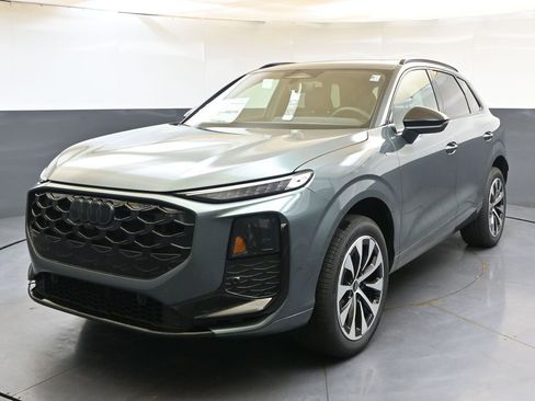 New 2026 Audi Q3 quattro 2.0T AWD/4WD image 1