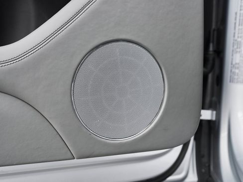 Used 2023 Bentley Bentayga Extended Wheelbase image 32