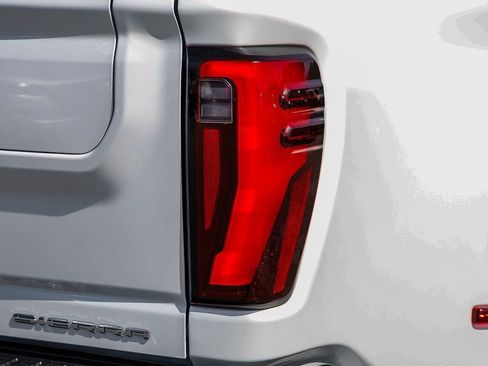 Used 2025 GMC Sierra 3500 Denali w/ Denali Reserve Package AWD/4WD image 8