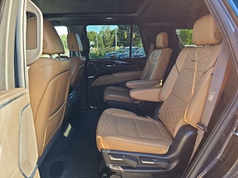 Used 2022 Cadillac Escalade Premium Luxury AWD/4WD image 27