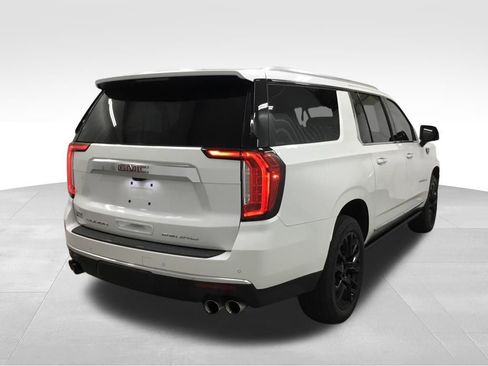Used 2022 GMC Yukon XL Denali w/ Denali Premium Package AWD/4WD image 15