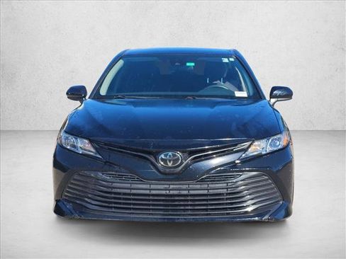 Used 2020 Toyota Camry LE image 2