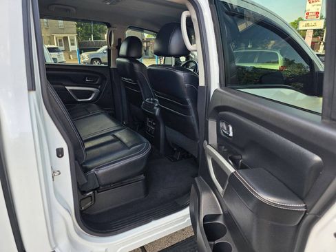 Used 2017 Nissan Titan PRO-4X w/ Pro-4x Convenience Package AWD/4WD image 9
