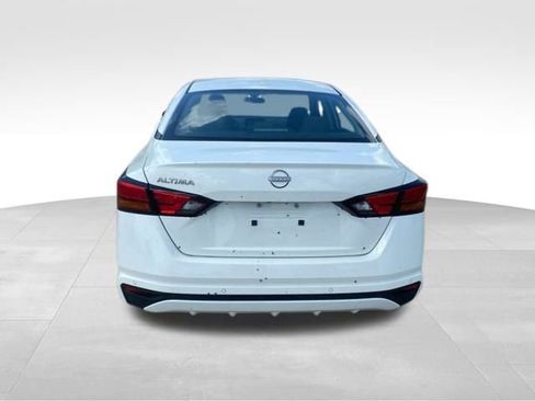 Used 2025 Nissan Altima 2.5 SV FWD image 38