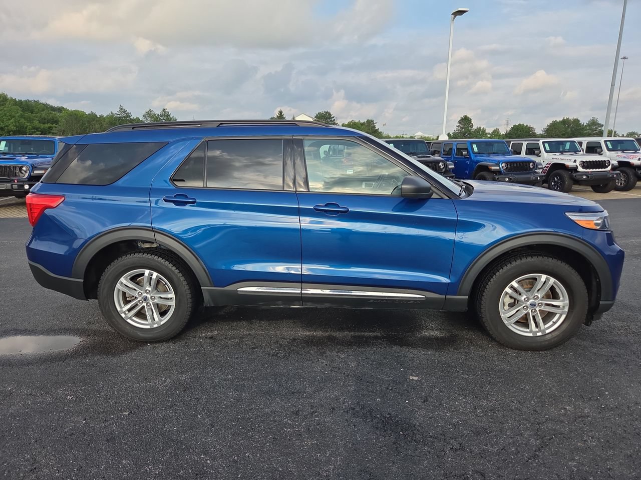 Used 2022 Ford Explorer XLT AWD/4WD image 8