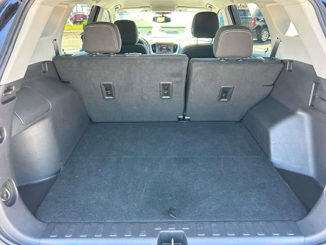 Used 2024 GMC Terrain SLE FWD image 12