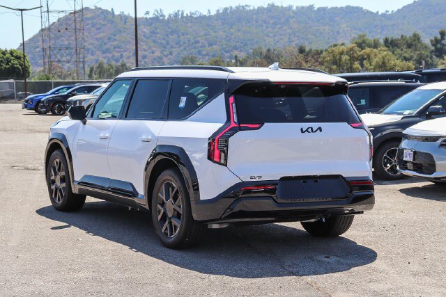 Used 2026 Kia EV9 Land w/ Nightfall Edition Package AWD/4WD image 14