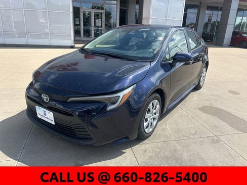 Used 2025 Toyota Corolla LE FWD image 2