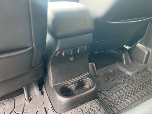 Used 2015 Jeep Wrangler Unlimited Sahara w/ Connectivity Group AWD/4WD image 17