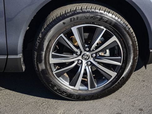 Certified 2023 Toyota Venza LE image 9