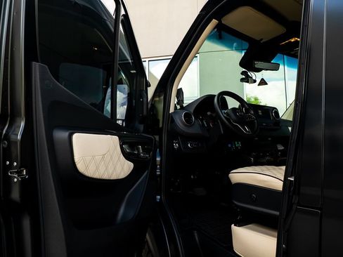 Used 2023 Mercedes-Benz Sprinter 3500 image 19