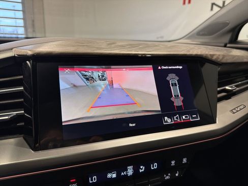 Used 2022 Audi Q4 e-tron Prestige image 21