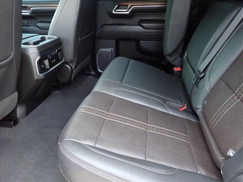Used 2023 Chevrolet Silverado 1500 High Country w/ High Country Premium Package AWD/4WD image 7