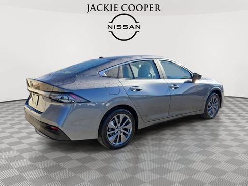 New 2026 Nissan Sentra SL w/ Floor Mat Package FWD image 5