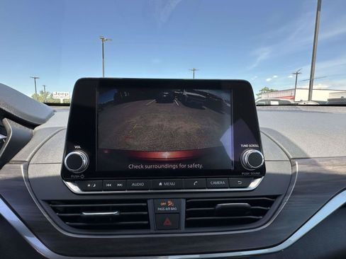 Used 2024 Nissan Altima 2.5 SV FWD image 9