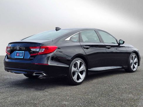 Used 2018 Honda Accord Touring image 7