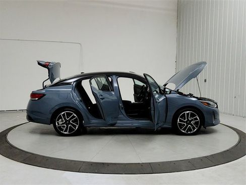 New 2025 Nissan Sentra SR image 16