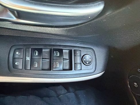 Used 2017 Jeep Cherokee Latitude FWD image 23