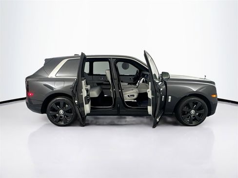 Used 2019 Rolls-Royce Cullinan image 29