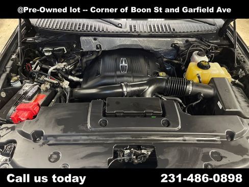 Used 2015 Lincoln Navigator 4WD image 3