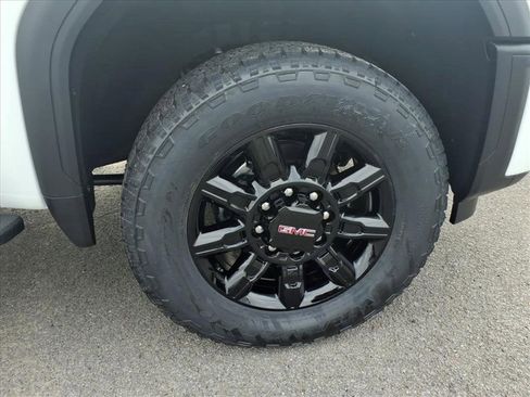 New 2026 GMC Sierra 2500 AT4 w/ AT4 Premium Plus Package image 9