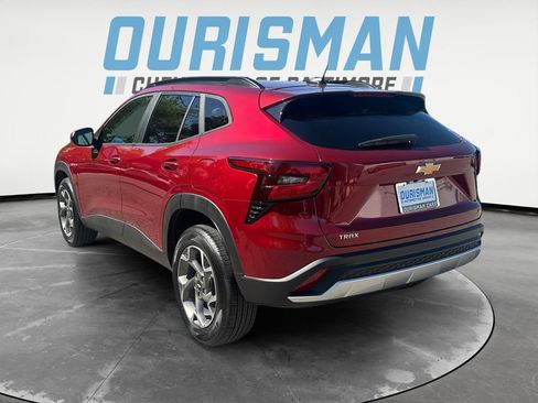 Used 2025 Chevrolet Trax LT w/ Driver Confidence Package image 4