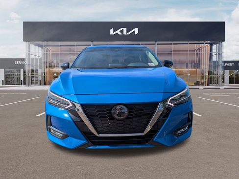 Used 2022 Nissan Sentra SR w/ SR Premium Package FWD image 7