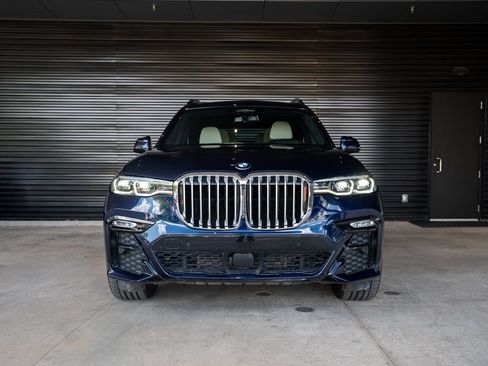 Used 2022 BMW X7 xDrive40i w/ M Sport Package AWD/4WD image 10