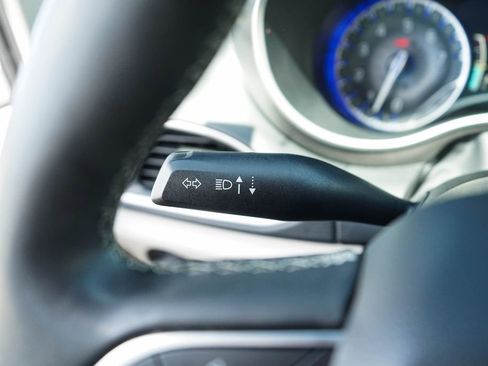 Used 2023 Chrysler Pacifica Touring-L FWD image 32