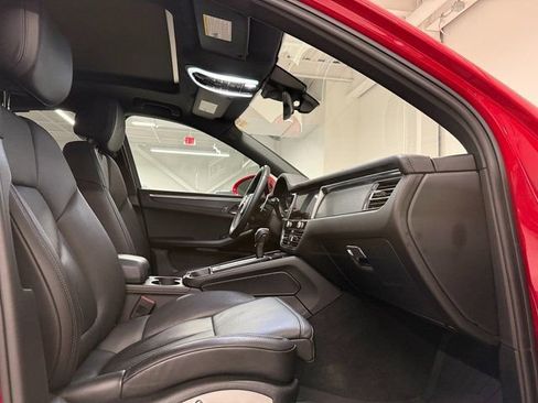 Certified 2022 Porsche Macan GTS image 25
