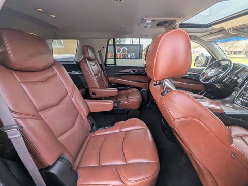 Used 2016 Cadillac Escalade Luxury AWD/4WD image 45