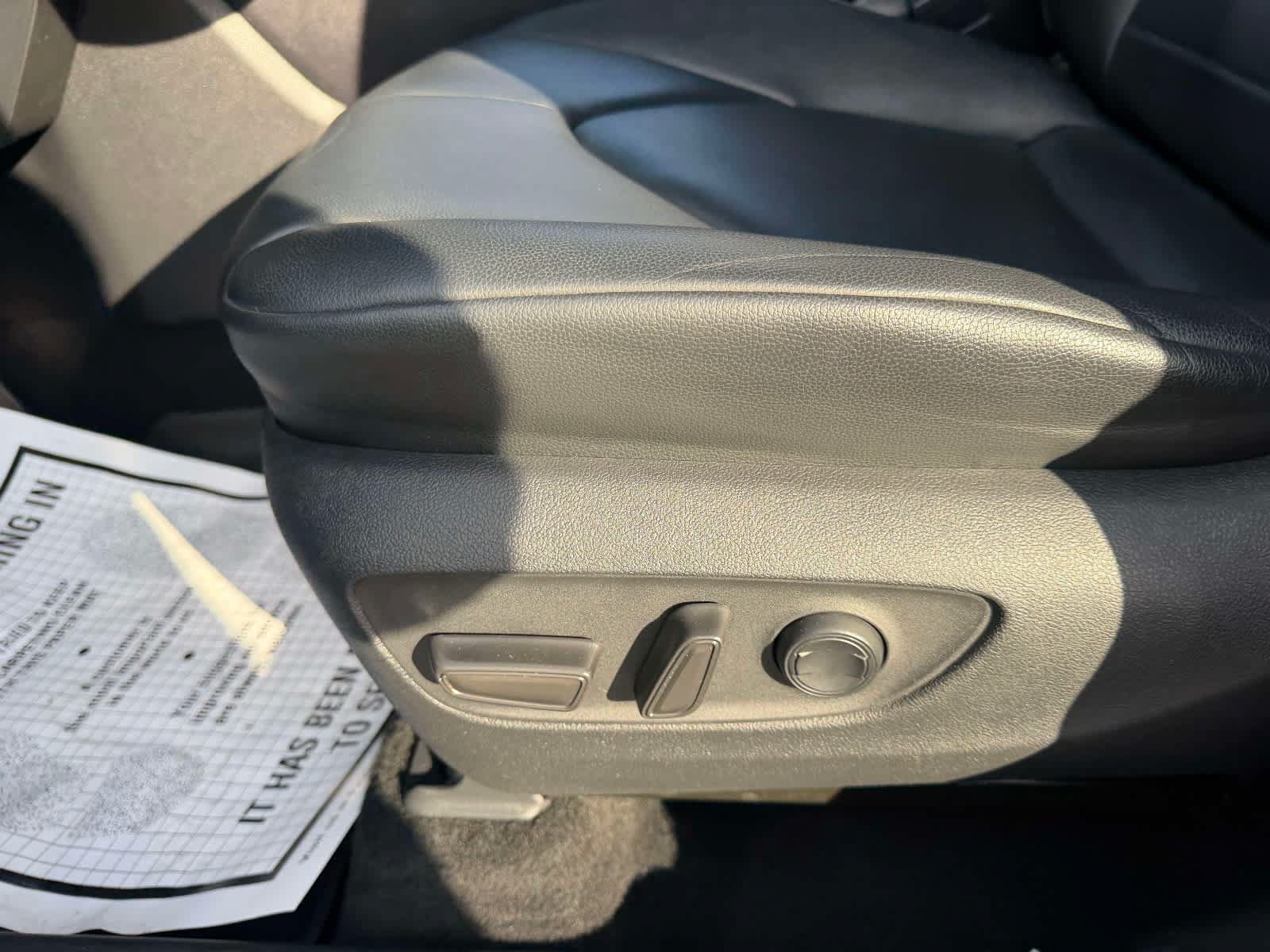 Used 2020 Toyota Highlander XLE AWD/4WD image 18